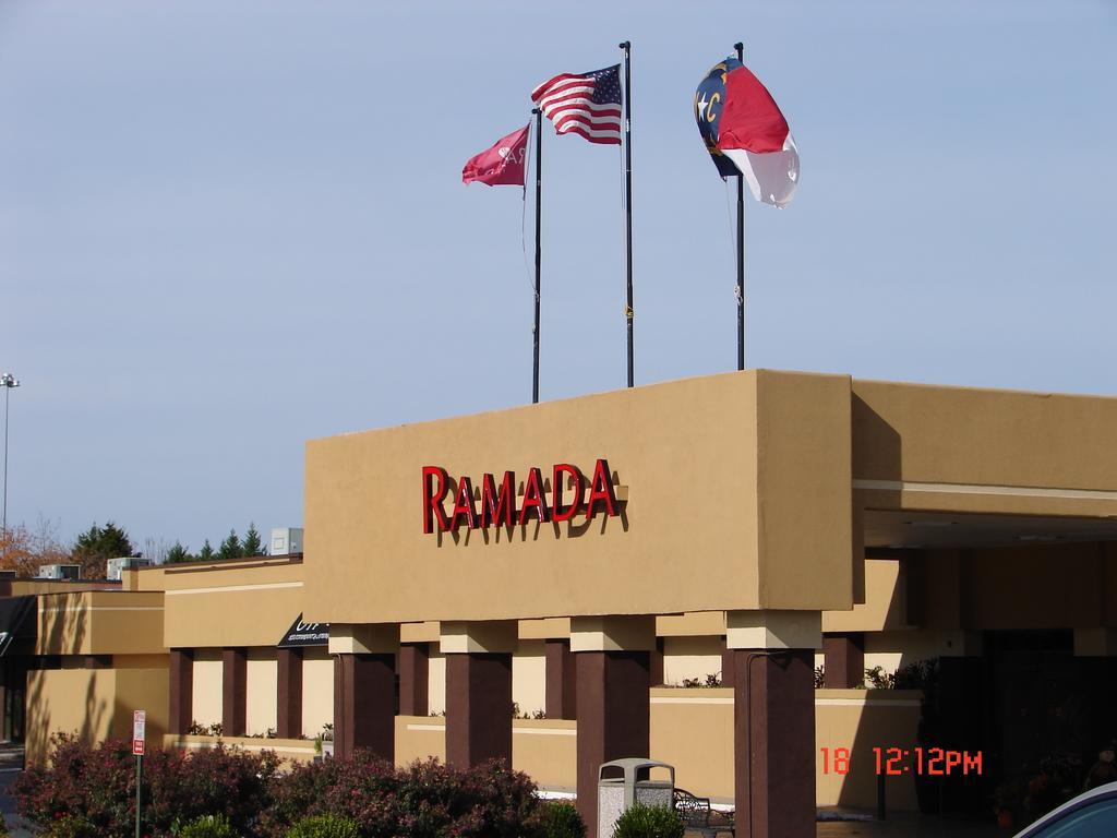Ramada Plaza By Wyndham Charlotte South End Airport Hotel Екстериор снимка
