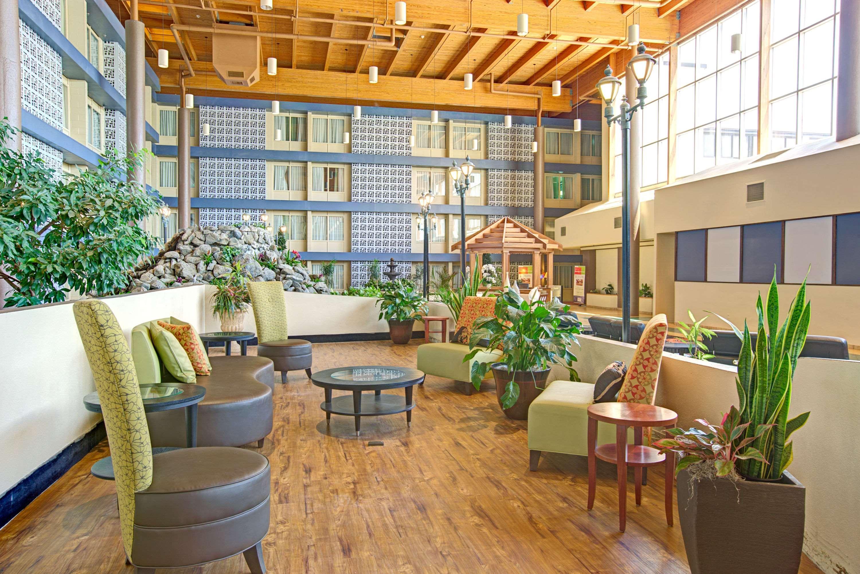 Ramada Plaza By Wyndham Charlotte South End Airport Hotel Екстериор снимка