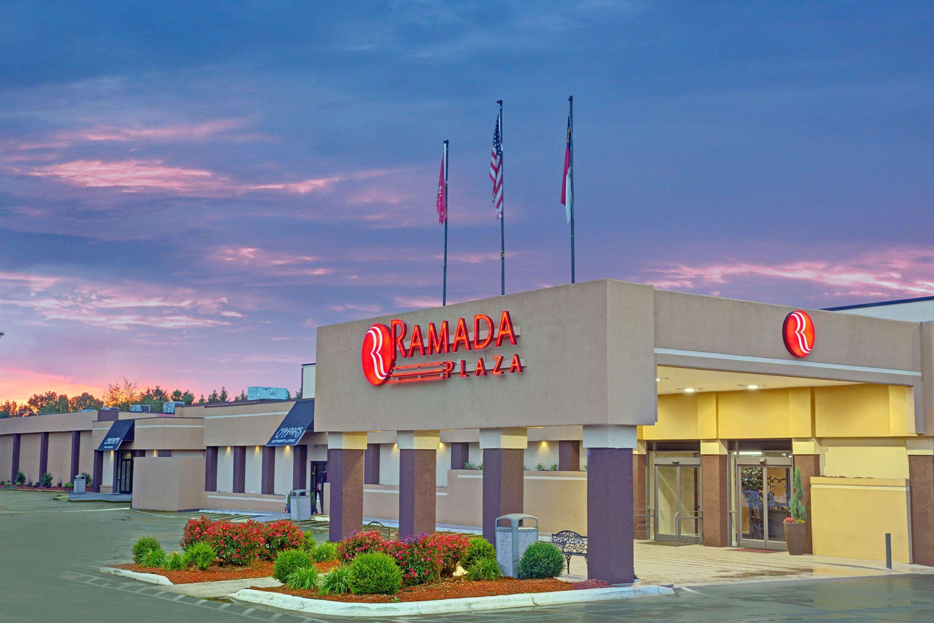 Ramada Plaza By Wyndham Charlotte South End Airport Hotel Екстериор снимка