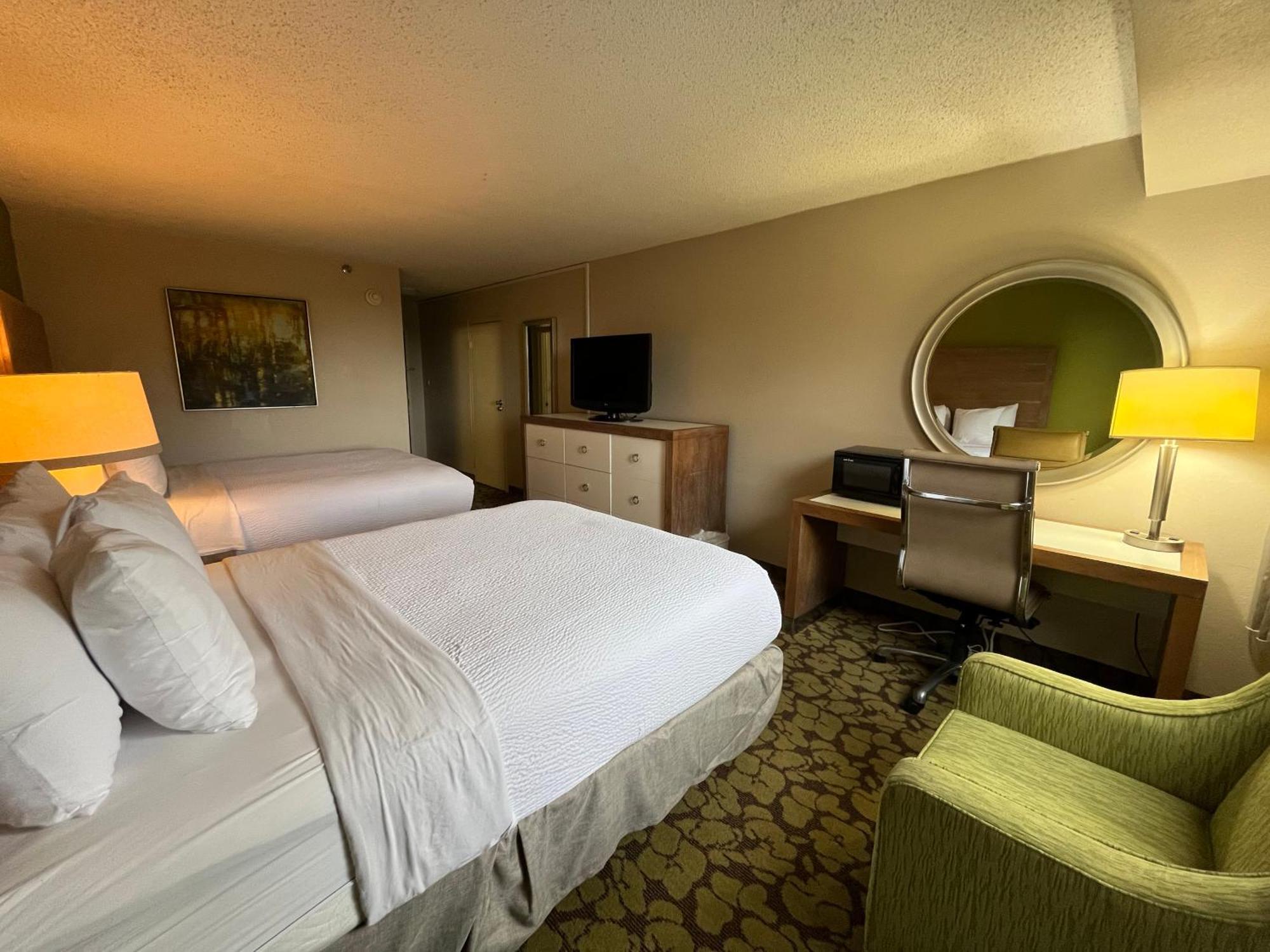 Ramada Plaza By Wyndham Charlotte South End Airport Hotel Екстериор снимка