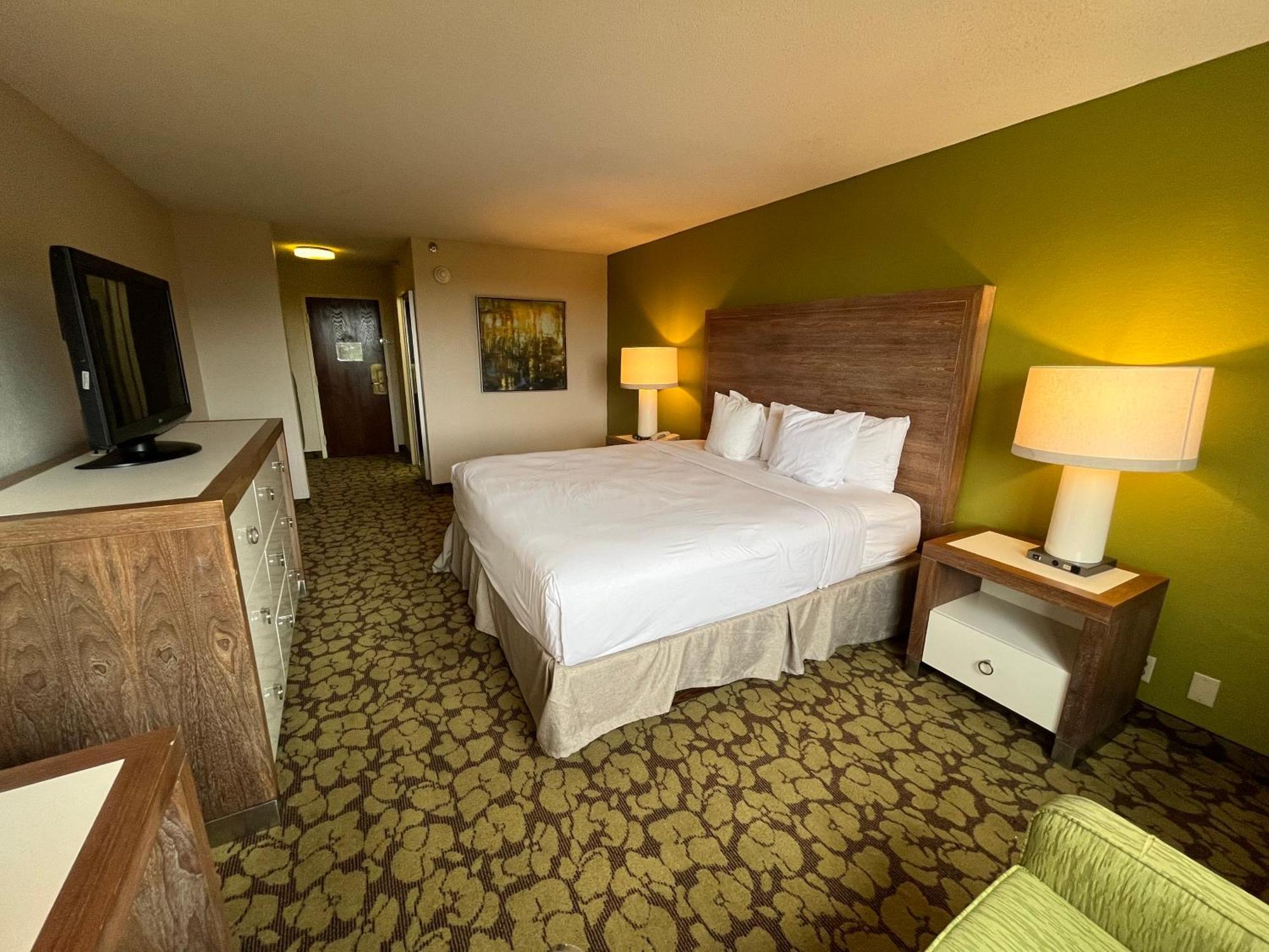 Ramada Plaza By Wyndham Charlotte South End Airport Hotel Екстериор снимка