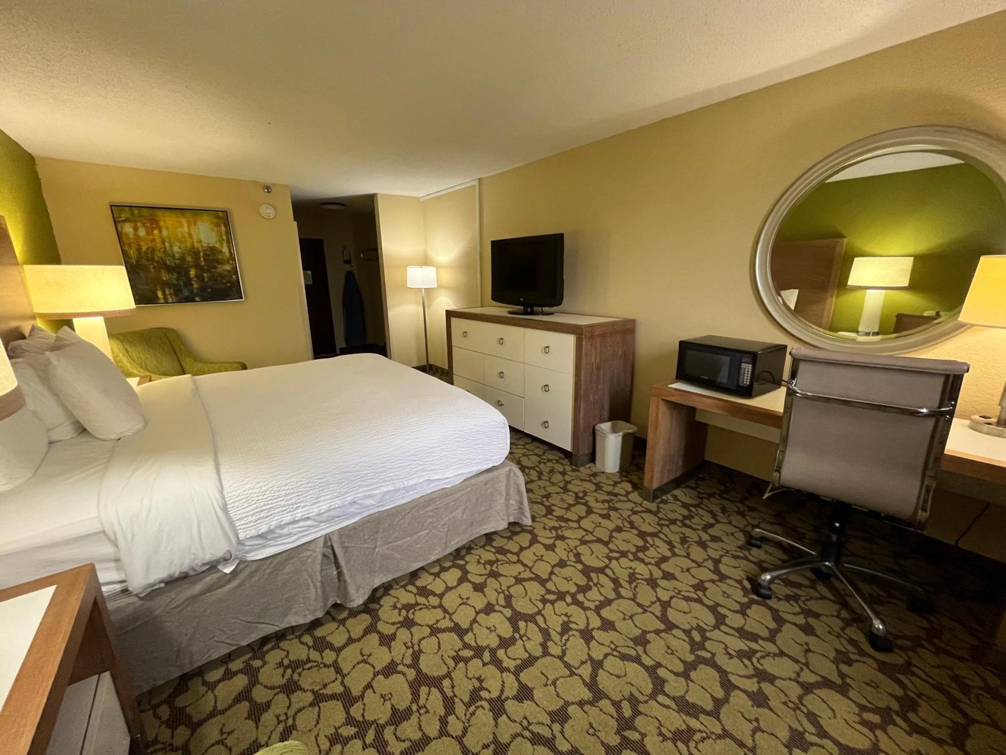 Ramada Plaza By Wyndham Charlotte South End Airport Hotel Екстериор снимка