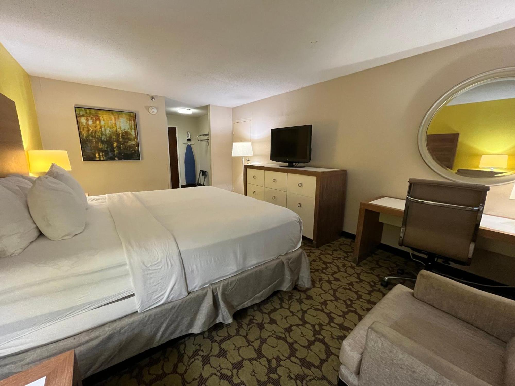 Ramada Plaza By Wyndham Charlotte South End Airport Hotel Екстериор снимка