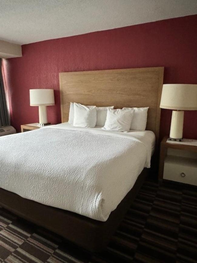 Ramada Plaza By Wyndham Charlotte South End Airport Hotel Екстериор снимка