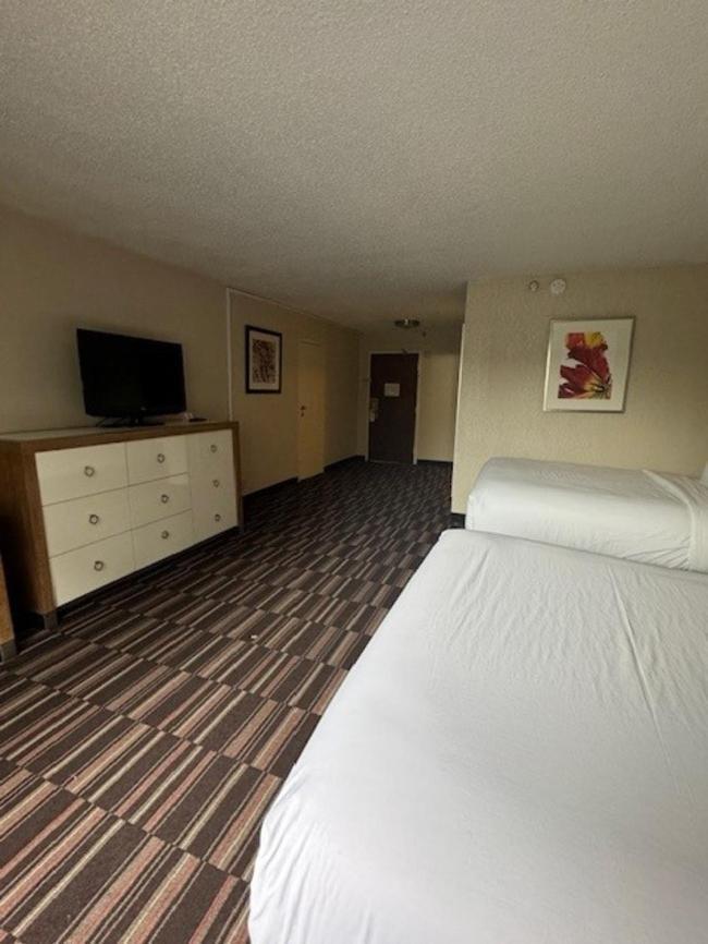Ramada Plaza By Wyndham Charlotte South End Airport Hotel Екстериор снимка