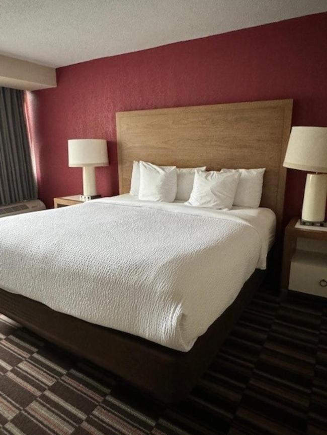 Ramada Plaza By Wyndham Charlotte South End Airport Hotel Екстериор снимка