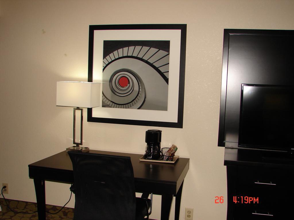 Ramada Plaza By Wyndham Charlotte South End Airport Hotel Екстериор снимка