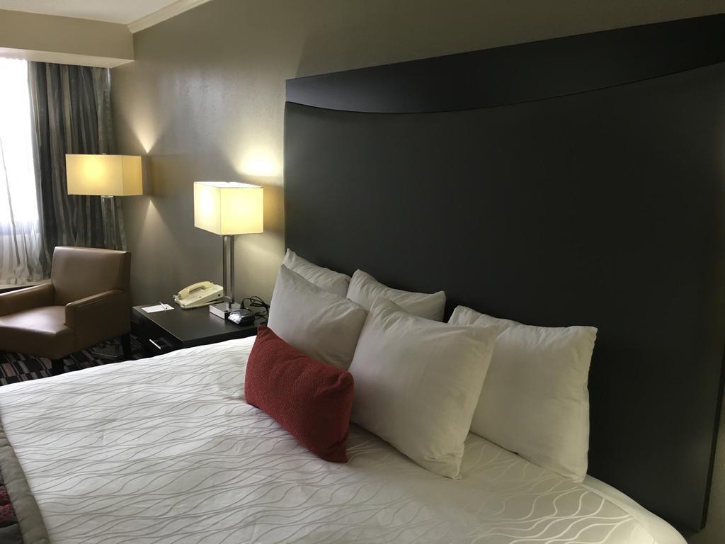 Ramada Plaza By Wyndham Charlotte South End Airport Hotel Екстериор снимка